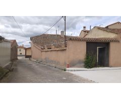 Casa Rural en Tabladillo con Encanto y Pequeño Patio