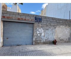 SOLAR CON POSIBILIDAD DE VIVIENDA UNIFAMILIAR O CONSTRUIR EDIFICIO