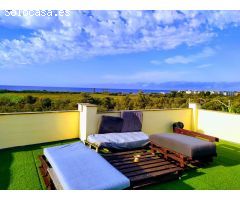 Casa independiente con vistas al mar y gran terraza panorámica.