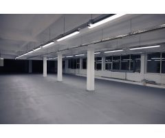Almacén Industrial en planta baja con 50 m² de aparcamiento exterior.