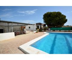Chalet independiente con gran parcela y piscina privada en El Mirador, Guardamar del Segura