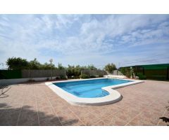 Chalet independiente con gran parcela y piscina privada en El Mirador, Guardamar del Segura