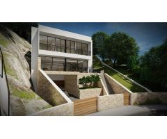 Se vende parcela con el proyecto.