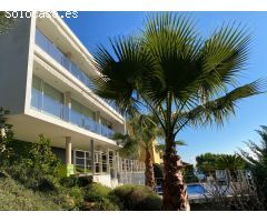 Magnífica villa con vistas panorámicas al mar.