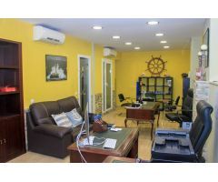 Loft actualmente utilizado como oficina en centro de Lloret de Mar
