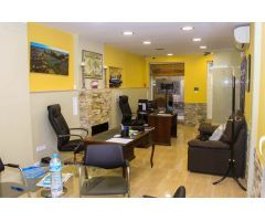 Loft actualmente utilizado como oficina en centro de Lloret de Mar