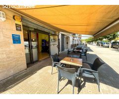 Magnifico bar - cafetería en una zona concurrida.