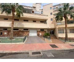 (Se vende con cargas) Piso de dos dormitorios en Aguadulce (Roquetas de Mar).