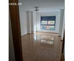 VENTA DE VIVIENDA ZONA MERCADO CON PATIO INTERIOR