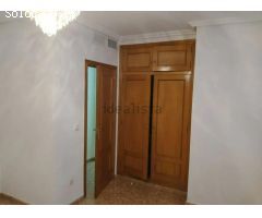 VENTA DE VIVIENDA ZONA MERCADO CON PATIO INTERIOR