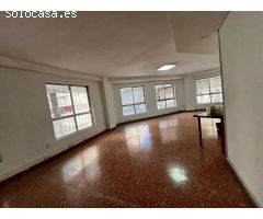 VENTA DE LOCAL COMERCIAL EN ENTREPLANTA DE GRAN DIMENSIÓN