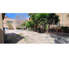 SE VENDE CHALET Y EDIFICIO DE 2 PLANTAS EN PETRER