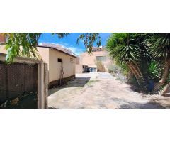 SE VENDE CHALET Y EDIFICIO DE 2 PLANTAS EN PETRER