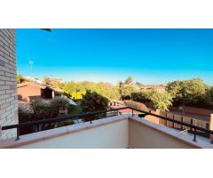 Casa de 385 m2 amb parcel·la. la de 800 m2 amb vistes al mar i muntanya