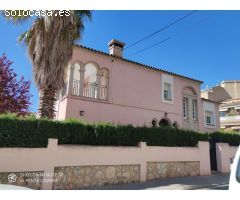 IMPRESIONANTE CHALET EN EL CENTRO DE VENDRELL