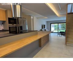 Casa Reformada, Moderna y a Solo 7 Minutos de la Playa – ¡Ubicación Privilegiada! ???? CUNIT ????