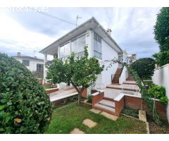 Chalet independiente con vistas al mar.