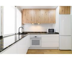 Vive en el Corazón de Granada: Piso Moderno y Luminoso en Zona Arabial