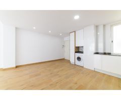 Vive en el Corazón de Granada: Piso Moderno y Luminoso en Zona Arabial