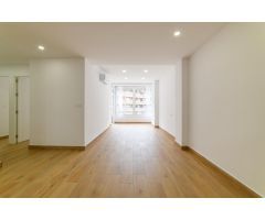 Vive en el Corazón de Granada: Piso Moderno y Luminoso en Zona Arabial
