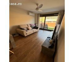 CHALET ADOSADO SEMINUEVO!!!4 DORMITORIOS, 3 BAÑOS. GARAJE Y PATIO TRASERO DE 50 M2
