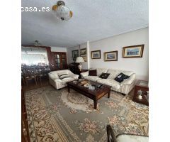 REFORMADO EN PARQUE FLORENCIA CON 3 DORMITORIOS, 2 BAÑOS,  PISCINA Y PARKING!!!