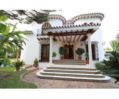 Gran Chalet de 6 dormitorios en urbanización El Coto