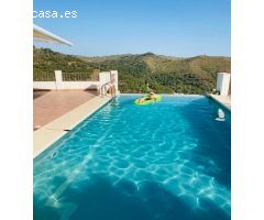 Villa con 2 apartamentos en Ojen, Marbella