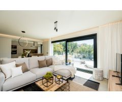 98 apartamentos distribuidos en varios edificios de tres plantas de estilo mediterráneo contemporáne
