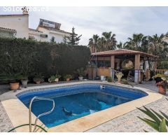 Espectacular villa con piscina y jacuzzi en Montealto, Benalmadena