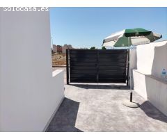 CHALET PAREADO CON PISCINA PRIVADA - ZONA DAYA NUEVA -