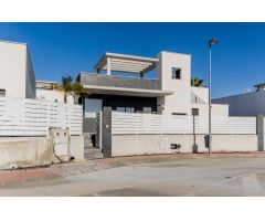 VILLA DE 3 DORMITORIOS Y 2 BAÑOS -ZONA HACIENDA DE SAN JUAN, LORCA -