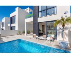 VILLA DE 3 DORMITORIOS Y 3 BAÑOS CON PISCINA PRIVADA - ZONA PUNTA PRIMA, ORIHUELA COSTA -