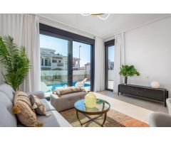 VILLA DE 3 DORMITORIOS Y 3 BAÑOS CON PISCINA PRIVADA - ZONA PUNTA PRIMA, ORIHUELA COSTA -