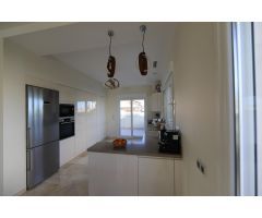 IMPRESIONANTE VILLA DE LUJO DE 5 DORMITORIOS CON PISCINA PRIVADA - ZONA LA ZENIA -