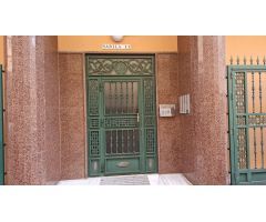 GARAJE CERRADO EN CALLE ARQUITECTO LARRAMENDI - ZONA TORREVIEJA -