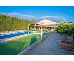 CHALET INDEPENDIENTE DE 5 DORMITORIOS CON PISCINA PRIVADA - ZONA FORMENTERA DEL SEGURA -