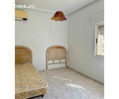 VILLA DE 4 DORMITORIOS CON PISCINA PRIVADA - ZONA CIUDAD QUESADA -
