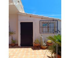 PRECIOSA CASA ADOSADA CON JARDÍN A 10 MINUTOS A PIE DE LA PLAYA - ZONA LA REGIA, LOS DOLSES -