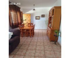 PRECIOSA CASA ADOSADA CON JARDÍN A 10 MINUTOS A PIE DE LA PLAYA - ZONA LA REGIA, LOS DOLSES -