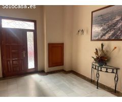GRAN APARTAMENTO DE 4 DORMITORIOS A MENOS DE 500 METROS DEL MAR - ZONA TORREVIEJA CENTRO -
