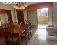 GRAN APARTAMENTO DE 4 DORMITORIOS A MENOS DE 500 METROS DEL MAR - ZONA TORREVIEJA CENTRO -