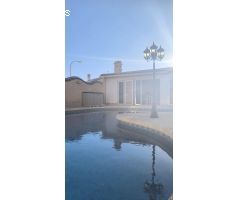 GRAN VILLA INDEPENDIENTE DE 3 DORMITORIOS CON PISCINA PRIVADA -ZONA CIUDAD QUESADA-