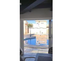 GRAN VILLA INDEPENDIENTE DE 3 DORMITORIOS CON PISCINA PRIVADA -ZONA CIUDAD QUESADA-