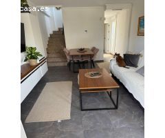 PRECIOSO ADOSADO DE 3 DORMITORIOS CON SOLÁRIUM PRIVADO - ZONA GUARDAMAR -