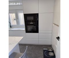 PRECIOSO ADOSADO DE 3 DORMITORIOS CON SOLÁRIUM PRIVADO - ZONA GUARDAMAR -