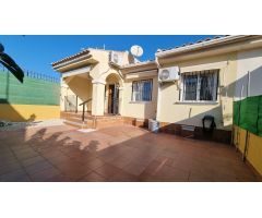 CHALET PAREADO DE 3 DORMITORIOS CON SOLÁRIUM Y PISCINA COMUNITARIA - ZONA GUARDAMAR, LA MATA -