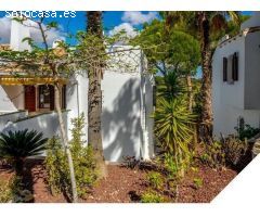 CHALET SEMIADOSADO DE 3 DORMITORIOS CON VISTAS AL CAMPO DE GOLF - ZONA VILLAMARTIN, ORIHUELA COSTA -