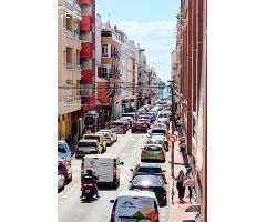 APARTAMENTO EN EL CENTRO DE TORREVIEJA CON PISCINA COMUNITARIA