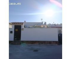 CASA DE 2 DORMITORIOS CON SOLÁRIUM Y PISCINA COMUNITARIA -ZONA TORREVIEJA -